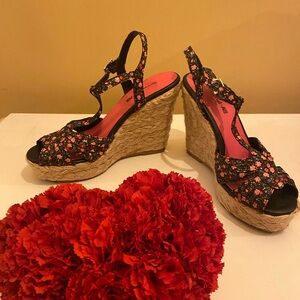 Floral Wedge Sandals American Eagle 🦅 7 1/2 women’s 🌺 ❤️
